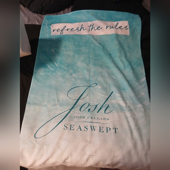 JOSH CELLARS White Wine 'Refresh The Rules' Towel & Sunglasses Limited Ed. NEW - Picture 4 of 11